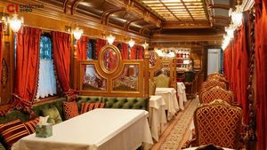 O descoperire de prost gust în parcul vilei oligarhului ucrainean acuzat de înaltă trădare: Un vagon copie după Orient Express cu multe obiecte aurite