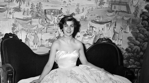 Celebra actriță elenă Irene Papas a murit. Ea a avut roluri memorabile în filmele ”Zorba grecul” și ”Tunurile din Navarone”