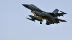 Premieră în războiul din Ucraina: Un F-16 ucrainean doboară pentru prima dată un avion de vânătoare rusesc