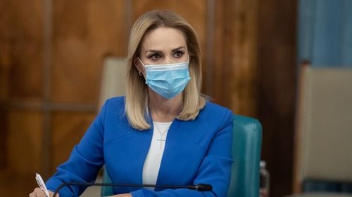 Gabriela Firea: Luăm măsuri pentru a proteja copii refugiaţi în România din cauza bombardamentelor din Ucraina / Au fost identificate spaţiile unde ar putea fi cazaţi copiii refugiaţi care vin neînsoţiţi