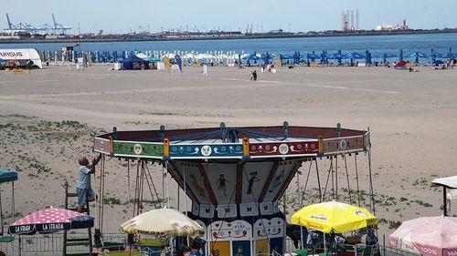 Un bărbat s-a înecat în stațiunea Neptun. Alți doi turiști au fost scoși din valuri în stare critică