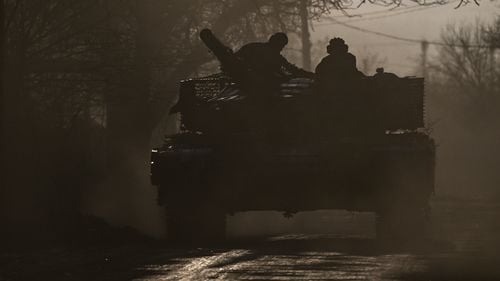 Rusia revendică cucerirea unui sat în apropiere de Doneţk