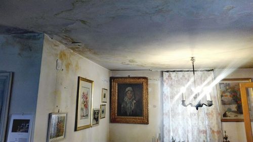 Bloc din București, distrus după anvelopare. Firma care a făcut reabilitarea termică îi aparține unui deputat ALDE și a intrat în faliment