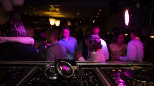 Cum vor arăta evenimentele-test organizate într-un club de noapte de Marea Britanie: Câte 3.000 de participanți pe seară, muzică și dans într-o hală din Liverpool