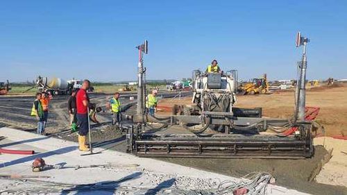 Zborurile pe Aeroportul din Oradea vor fi reluate duminică / Continuă lucrările la terminalul cargo