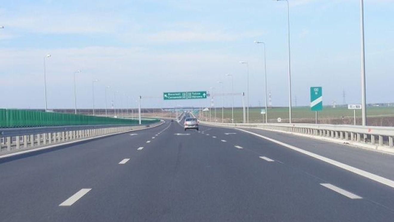 Accident cu 5 maşini pe Autostrada Soarelui: două persoane au suferit leziuni