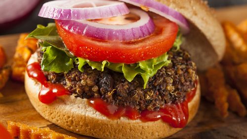 Parlamentul European a aprobat interzicerea utilizării termenilor „friptură”, „cârnat” sau „hamburger” pentru produsele vegetariene