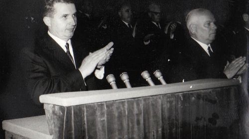 Fotbalul se întoarce în comunism: un proiect al fostului ministru Vasile Dîncu, cu dedicație pentru clubul armatei Steaua, dă liber ministerelor să își facă echipe de fotbal profesionist
