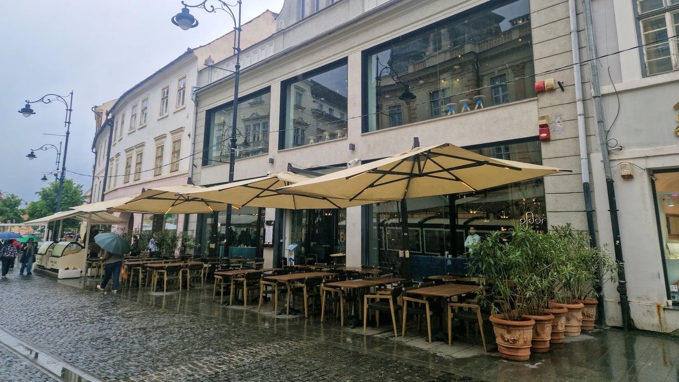 Premieră în Sibiu: Un club a fost închis de polițiști pentru că se fuma înăuntru / Proprietar: „Nu avem obiecțiuni”