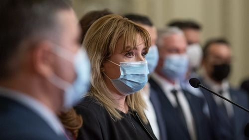 PSD, atac la USR: „Cum e posibil ca, după tot scandalul Salonului, «Cioloş-Două-Speciale» să nu se delimiteze de doamna «DRAGu-De-Salon»?”