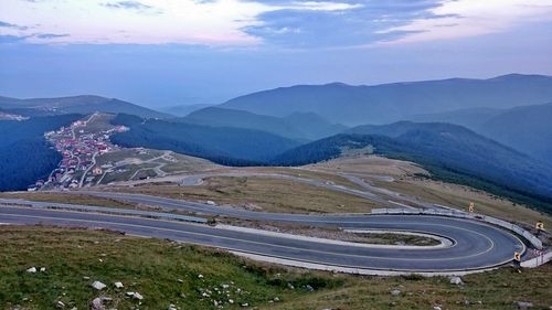 Trafic oprit pe Transalpina, după un accident produs între trei motociclete / Două persoane au murit