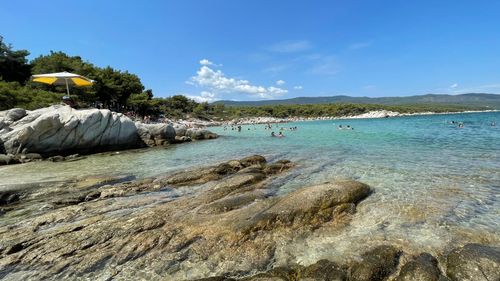 Mamaia sau Grecia? Unde e mai convenabil să ne petrecem ultimele săptămâni de vacanță în funcție de prețurile la mâncare, cazare și calitatea serviciilor