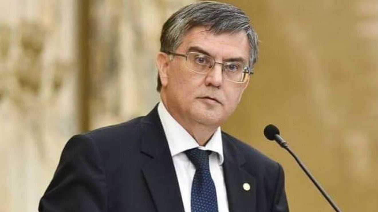 Mircea Dumitru, rectorul Universității din București: Ne exprimăm solidaritatea față de inițiativele magistraților și ale specialiștilor în drept care cer abrogarea OUG 7