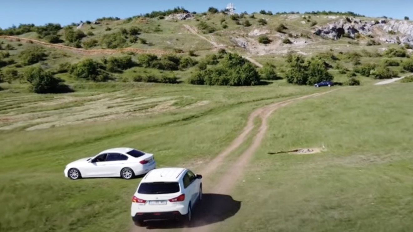 Bihor: Autoritățile vor amenaja o barieră și parcări în zona protejată „Avenul Betfia”, dat fiind că turiștii preferă să urce până pe crater cu mașinile, ignorând indicatoarele care interzic accesul autoturismelor