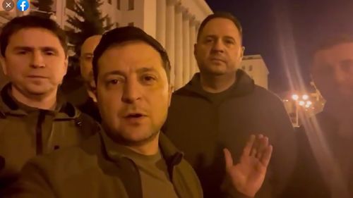 Peste 400 de mercenari ruși operează în Kiev pentru a-i asasina pe Volodimir Zelenski și miniștrii săi, pregătind terenul Moscovei în preluarea controlului (The Times)