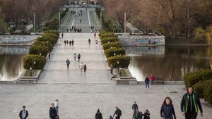 ANM: Vreme caldă, cu cer variabil şi precipitaţii puţine în Bucureşti, în următoarele zile