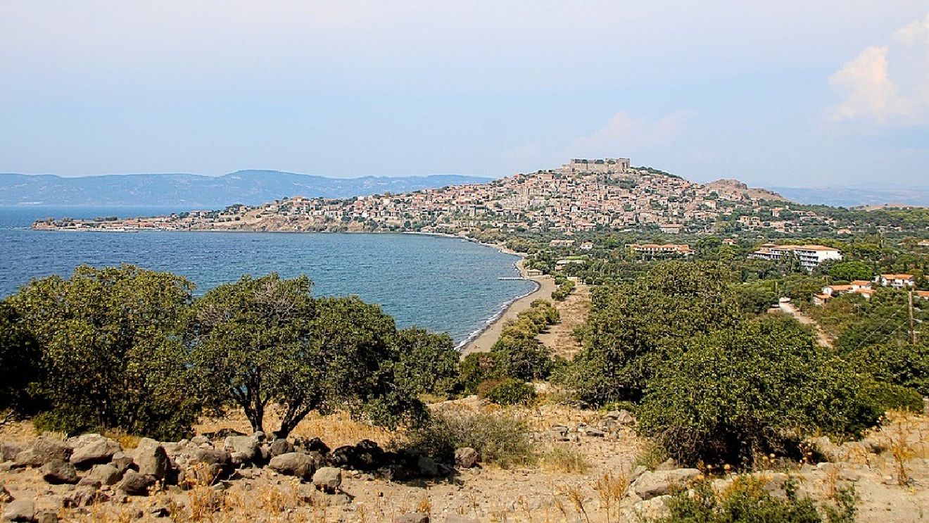 Patru migranţi afgani au fost condamnaţi la 10 ani de închisoare pentru incendierea taberei de la Moria, insula Lesbos