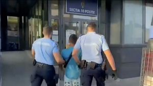 Un băiat de 17 ani,  prins în Capitală cu 100 de pliculețe ce conțineau un praf alb