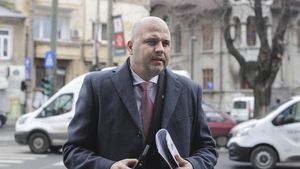Ungureanu (USR): „Ce-ar fi să introducem în România plata serviciilor medicale pentru pacienţii nevaccinaţi, care refuză vaccinul? OK, vrei să fii liber, vrei să strigi că ai drepturi? Dacă refuzi vaccinul, atunci când ajungi la spital, plăteşte!”