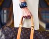 Influenceriță româncă, condamnată în Franța după ce a furat o brățară dintr-un magazin Louis Vuitton / A fost prinsă de poliție purtând bijuteria pe stradă / În camera de hotel s-au descoperit mai multe produse de lux