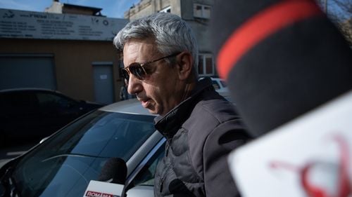 Procesul intentat de Dan Diaconescu mai multor publicații, printre care G4Media.ro, și televiziuni se suspendă / Decizia nu este definitivă