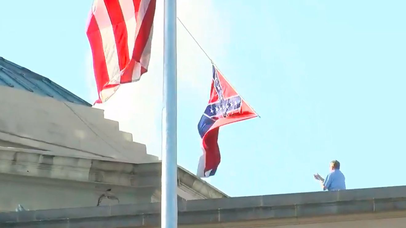 Senatul din Mississippi a votat retragerea unui simbol confederat de pe drapelul statului