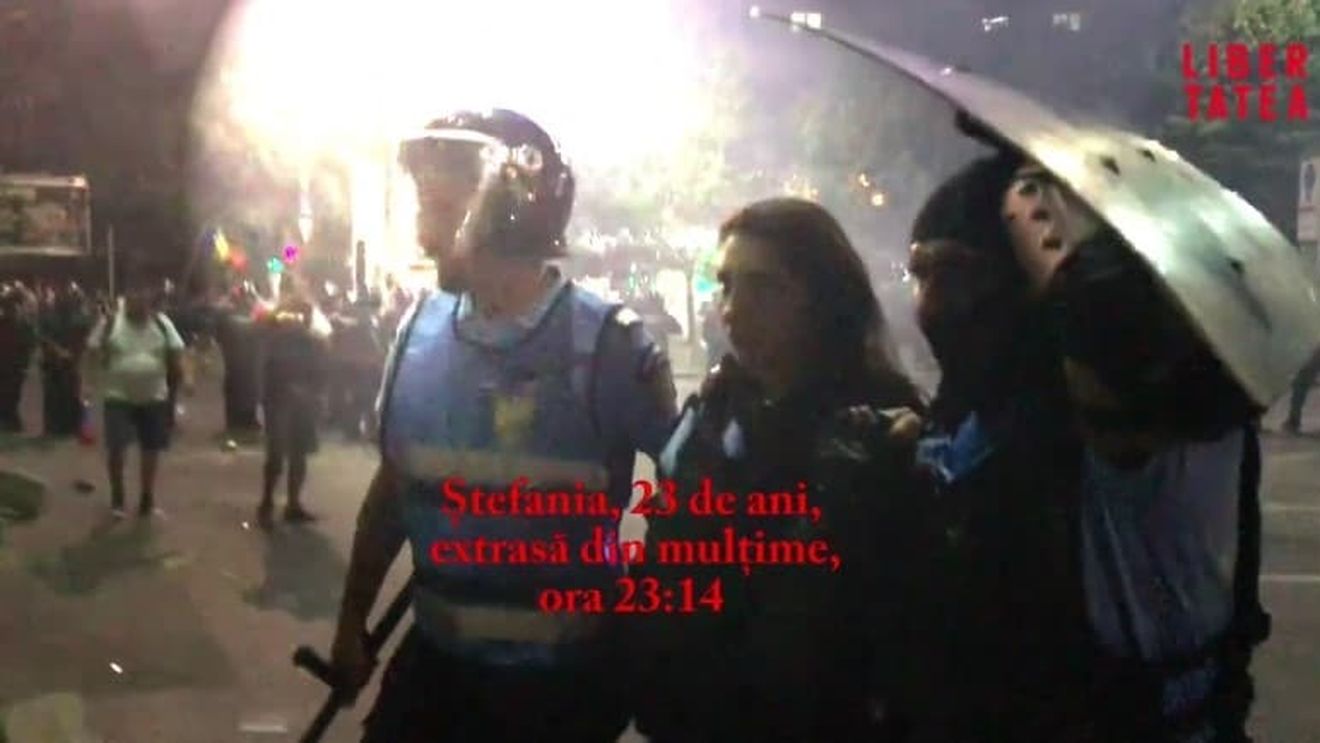”Femeia-jandarm care se luptă pentru viața ei” iese pe picioare din mulțime și își ceartă colegii ”Fraților, unde dracu' m-ați dus!”. Cazul jandarmeriței bătute la protestul de vineri. Demontarea unei manipulări
