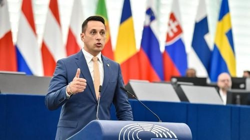 BREAKING Zece deputați din USR, PNL și AUR au anunțat că fac parte din noul Partid DREPT. Vlad Gheorghe (ex-USR), în discuții cu partidul pentru susținere la alegerile parlamentare - SURSE