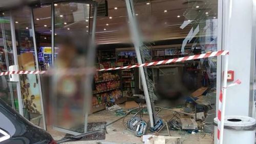 Un șofer a intrat într-o benzinărie din Arad în timp ce încerca să dea cu spatele