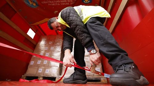 MedLife a trimis spitalelor din Ucraina 65 de tone de materiale sanitare, consumabile și echipamente medicale