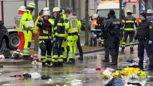 BREAKING LIVE Cel puțin 20 persoane au fost rănite după ce o mașină a intrat în viteză într-un grup de persoane care protestau la Munchen / Șoferul, un afgan de 24 de ani, a fost reținut