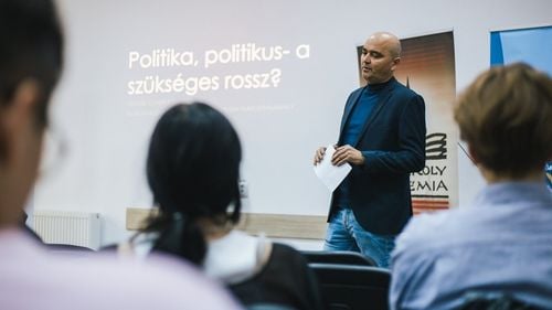 Senatorul UDMR Novak Csaba Zoltan a demisionat din Parlament pentru a conduce Institutul pentru Studierea Problemelor Minorităţilor Naţionale