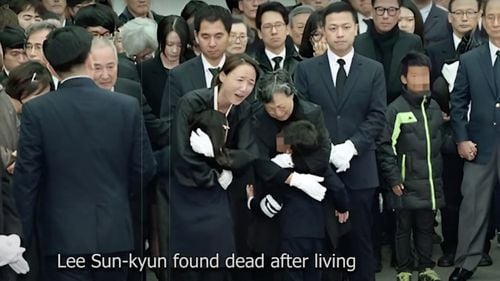 Moartea bruscă a starului din „Parasite” redeschide tema stigmatizării și hărțuirii în Coreea de Sud, una dintre cele mai dure societăți care se confruntă cu o rată mare de sinucideri, inclusiv în rândul celebrităților