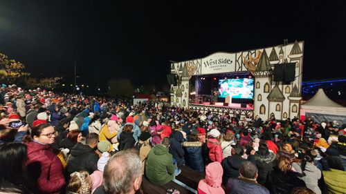 FOTO Sectorul 6: A fost inaugurat „West Side Christmas Market”, târgul de Crăciun organizat de UNTOLD