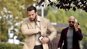Fuentes, frații Tate și Sneako, surprinși ascultând la volum maxim piesa „Heil Hitler” a lui Kanye într-un club de noapte din Miami Beach / Clubul își cere scuze, primarul se declară ”profund tulburat și dezgustat”