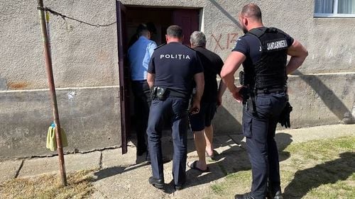 Bihor: Un schelet uman a fost găsit în subsolul unui bloc din Aleşd, într-o boxă care n-a mai fost deschisă de 10 ani