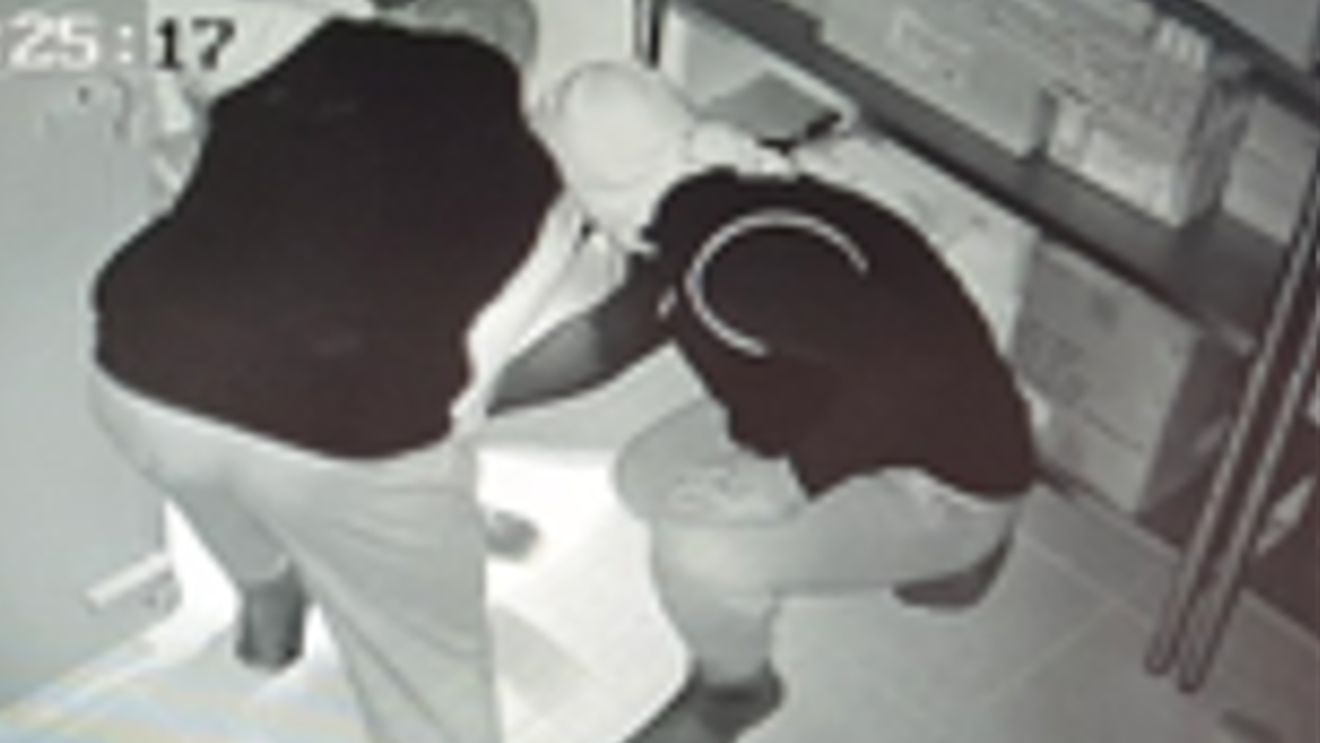 Români în Tirol: au spart un bar și au furat seiful / L-au tras pe pârtia de schi și au fost prinși