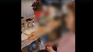 Căsătorii fictive cu persoane cu dizabilități și fără moștenitori, într-un dosar de înșelăciune și lipsire de libertate, transmite Poliția/ Suspecții se căsătoreau cu victimele pentru a le lua moștenirile, spun autoritățile