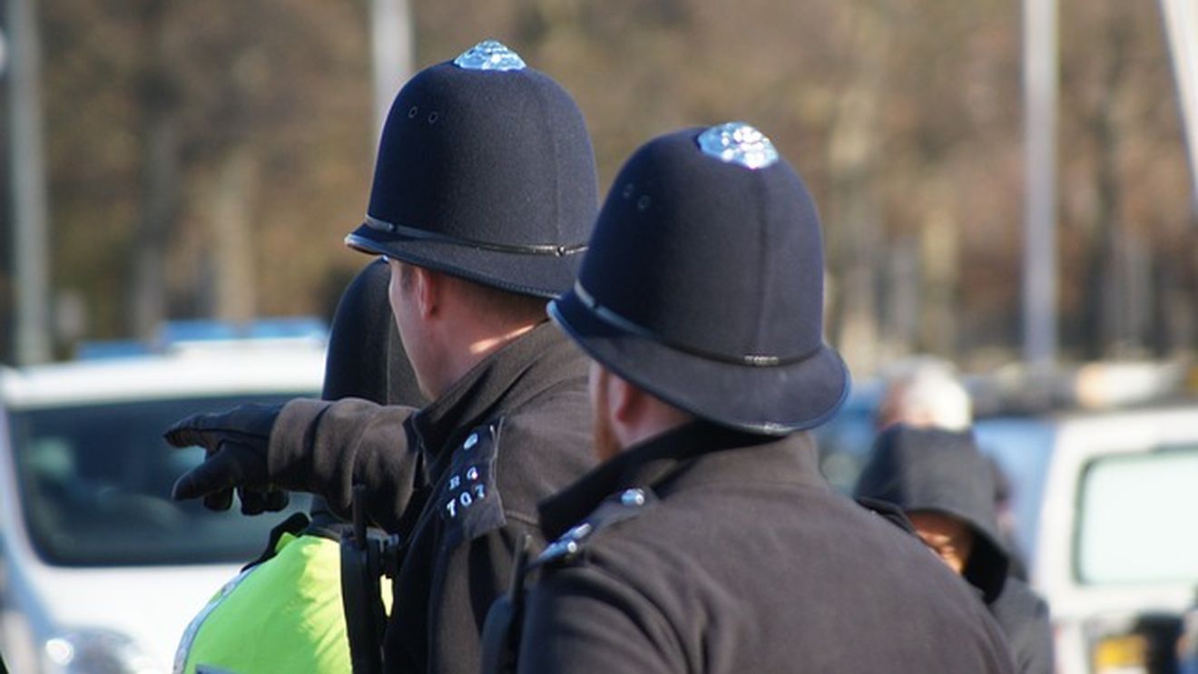 Un bărbat a fost ucis şi şapte persoane au fost rănite, într-o serie de atacuri cu cuțitul la Birmingham