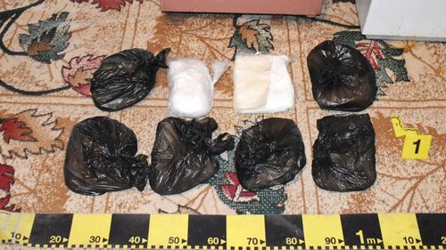 Două persoane din Galați au fost arestate preventiv pentru 30 de zile după ce au fost prinse cu peste 7 kilograme de amfetamină, susțin procurorii DIICOT