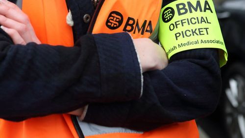 Nouă grevă a medicilor din Anglia: "Junior doctors" cer salarii mai mari cu 35%