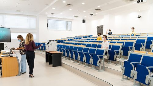 Olimpiada Internațională de Chimie, găzduită de Japonia, s-a desfășurat online anul acesta. Marius Andruh: E un eveniment complex la care elevii visează să participe, nu să stea închiși într-un amfiteatru / Când se întâlneau toți în altă țară, se legau prietenii între ei