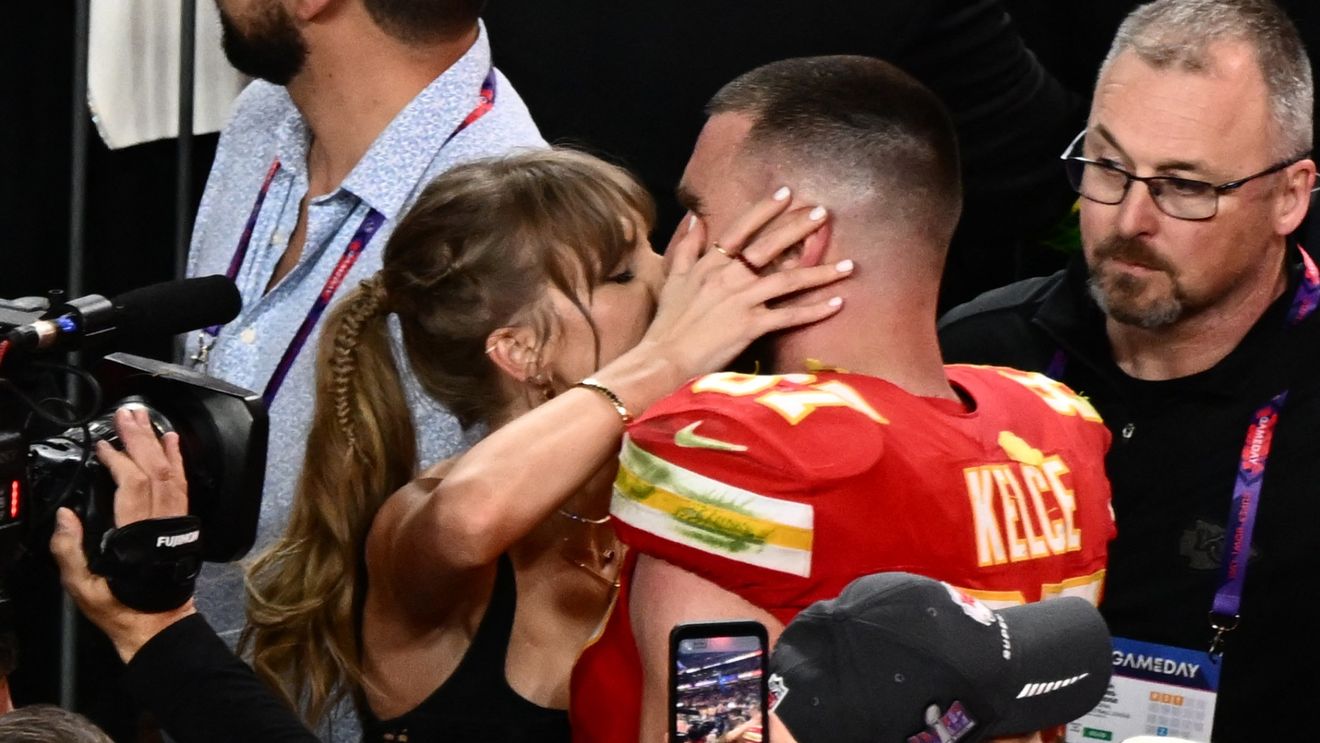 Logodna dintre Taylor Swift şi Travis Kelce bate recorduri pe Instagram / Postarea a primit 30 de milioane de ”like-uri” în 24 de ore