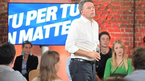 Matteo Renzi a călătorit cu un avion privat pentru a ajunge la conferința privind criza energetică și schimbările climatice / Acest zbor a emis aproximativ 12 tone de CO2, echivalentul cantităţii pe care ''o persoană normală o emite în 4 ani pentru toate deplasările sale”