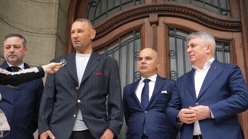 PNL anunță că l-a primit în partid pe Viorel Cataramă, controversat om de afaceri din anii 90. CNSAS l-a declarat informator al Securității comuniste, Curtea de Apel a admis în parte contestația