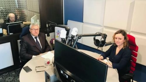 AUDIO Șeful Poliției Bacău, anchetat după ce a declarat că femeile pălmuite de soț în miez de noapte nu ar trebui să sune la 112: Nu înseamnă că acolo trebuie să vină un polițist, poate să constate și a doua zi dimineață