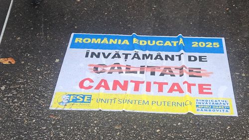 VIDEO FOTO Protestele organizate de sindicatele din învățământ la sediul Ministerului Educației au intrat în a patra săptămână: „Nu cedăm”