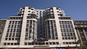 Hotelul Ambasador, o clădire emblematică în stil Art Deco din București, a fost cumpărat de familia Julius Meinl și va fi redeschis în 2027 după un proces de reabilitare