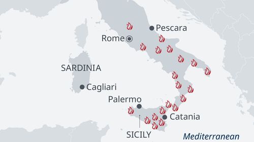 Cauzele incendiilor devastatoare de pădure din Italia / Primar: Trebuie să urmărim cu maximă atenţie ipoteza că afacerea energiei eoliene vrea să slăbească agricultorii locali