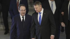Experți: Decizia CCR privind-o pe Kovesi nu poate fi revizuită, așa cum a cerut președintele, dar CCR își poate revizui jurisprudența în materia numirii și revocării procurorilor șefi